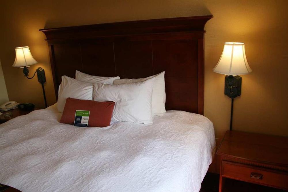 Hampton Inn & Suites Mccomb Pokoj fotografie