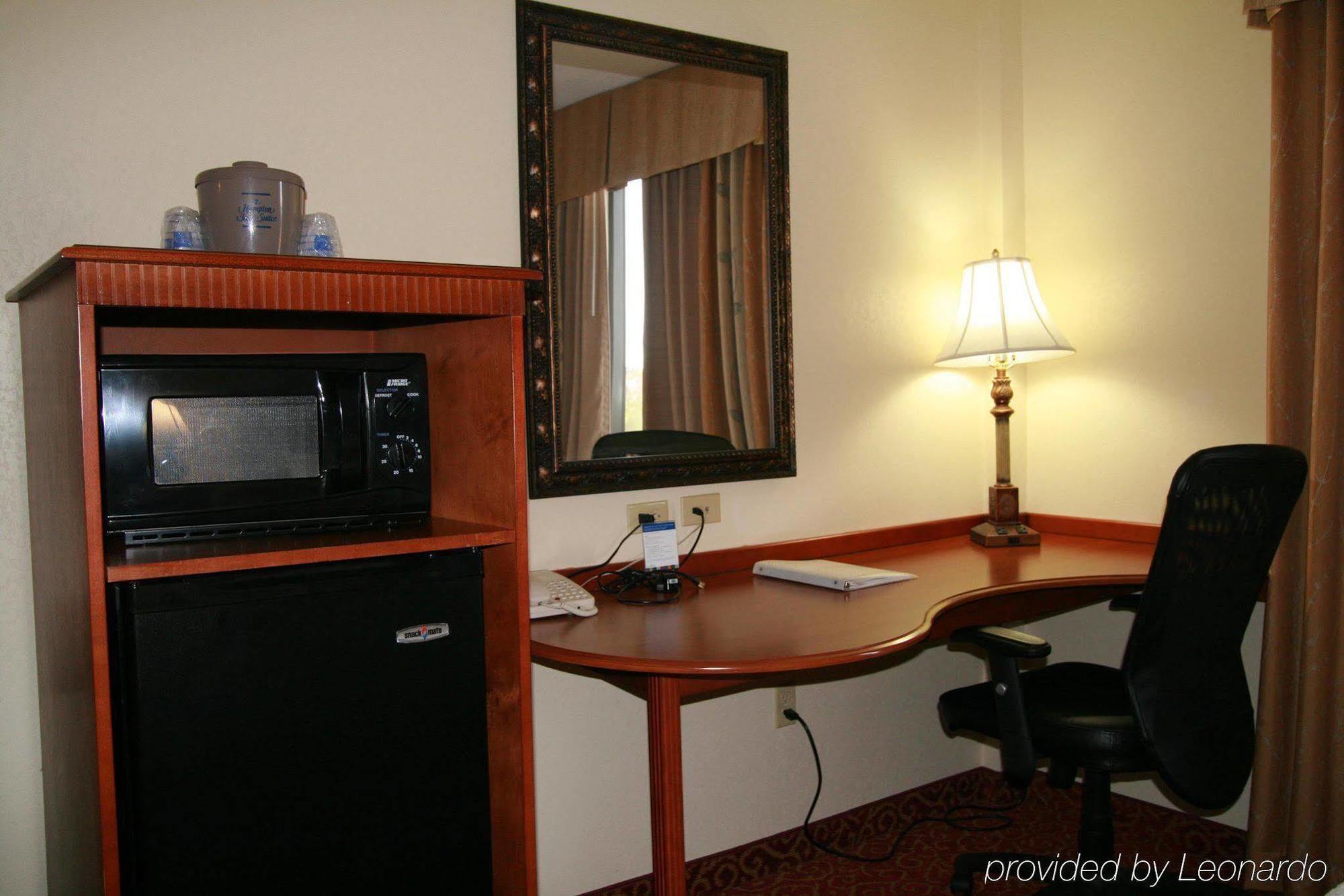 Hampton Inn & Suites Mccomb Pokoj fotografie